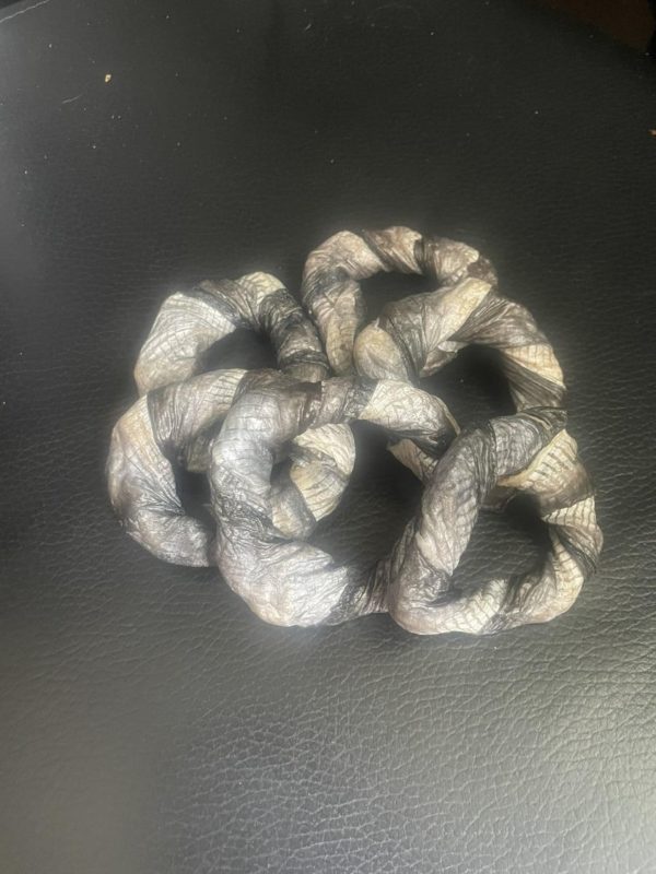 Fish skin donuts individual